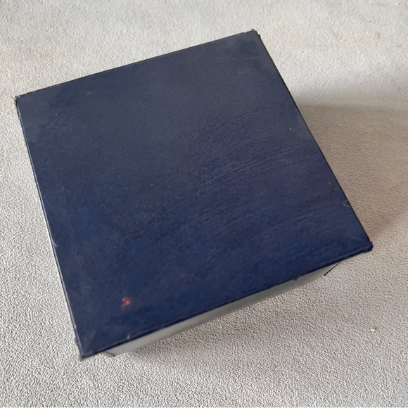 CHOPARD Earrings/Cufflinks/Necklace Box 4.30x4.30x2 inches - Picture 5 of 5